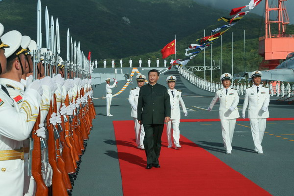 习近平出席交接入列仪式并登舰视察15_缩小大小.jpeg